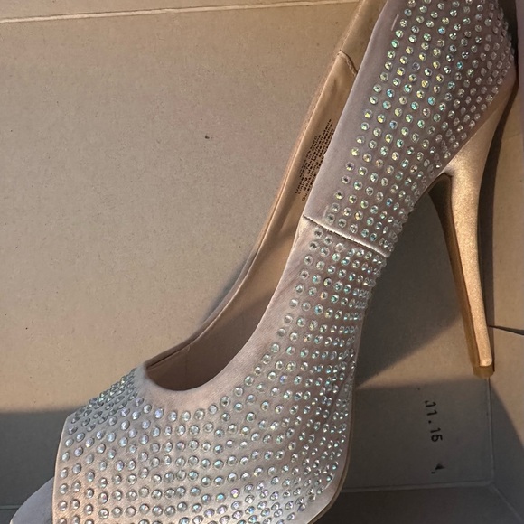 Jennifer Lopez Sparkling Cream Peep-Toe Heels - Picture 2 of 4